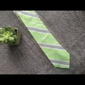 New men’s tie from IZOD